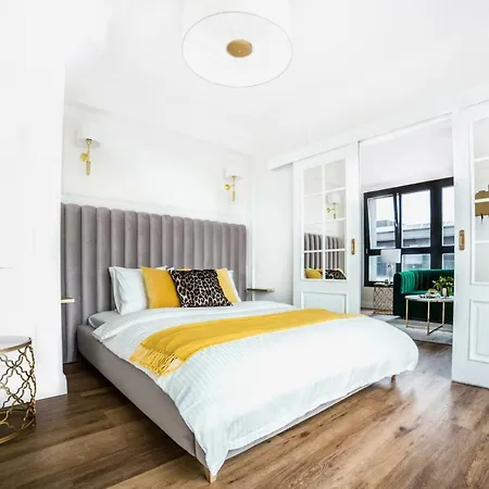 Apartamento Golden Place 2 *